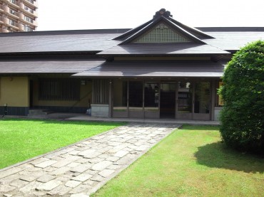 こちらは、青森は八戸、南部会館でのサットサンガです。