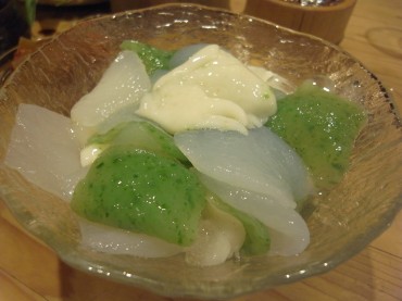 「こうやって氷で揉むととろとろ～になるんだよ～どうだい？」すすめられるままに・・・