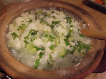 7日は七草ならぬ、二草・・・大根と大根の葉と、セリでのお粥でした。冬の大根はなんて甘いのでしょう。温まるのでしょう。セリだけでも入ってよかった。春の香りです。