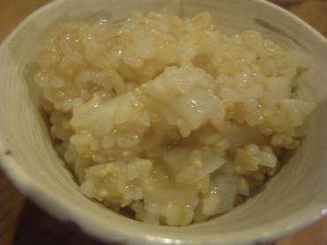 翌日8日は『長芋粥』です。しゃきっとした歯ごたえの後にほくほく感がいいですね＾＾。主人の実家岩手から貰って来た長～い長芋が我が家の力となっています。お母さん、ありがとう。